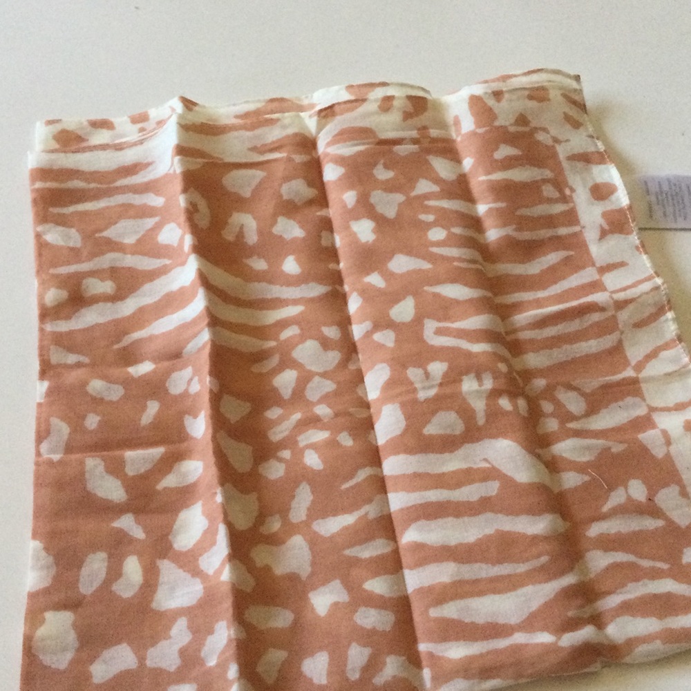 MADEWELL ORGANIC COTTON BANDANA CLAY AND WHITE MIXED ANIMAL PRINT NWOT - Picture 8 of 10